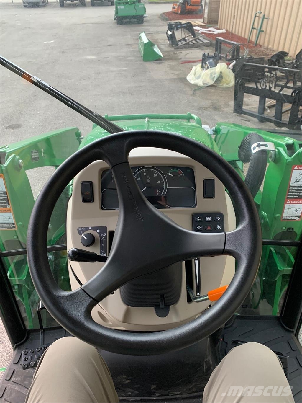 John Deere 4066R Трактори