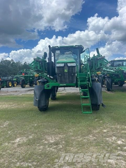 John Deere 408R 견인형 분무기