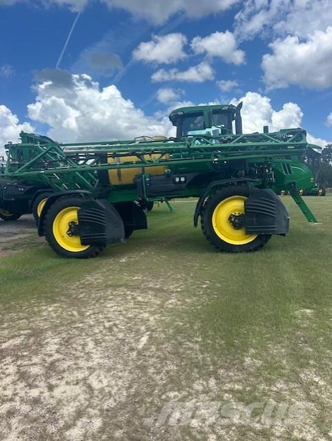 John Deere 408R 견인형 분무기