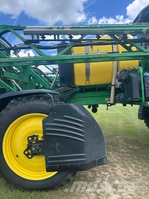 John Deere 408R 견인형 분무기