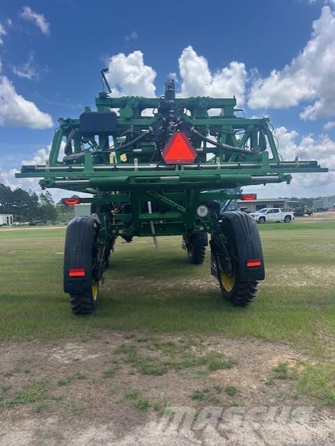 John Deere 408R 견인형 분무기