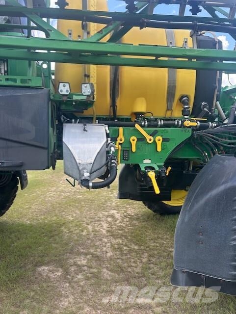 John Deere 408R 견인형 분무기