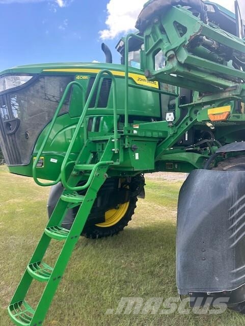 John Deere 408R 견인형 분무기