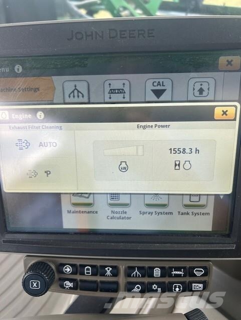 John Deere 408R 견인형 분무기