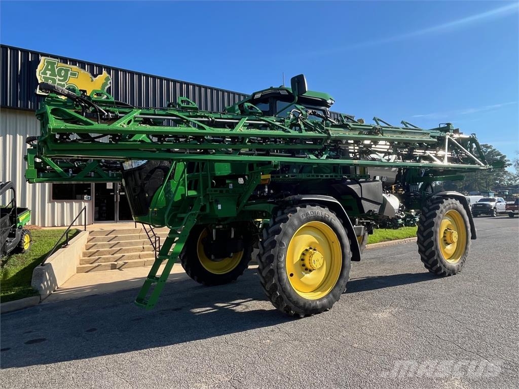 John Deere 410R Trailed sprayers