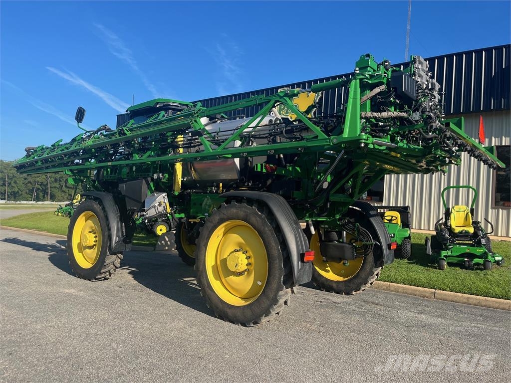 John Deere 410R Trailed sprayers