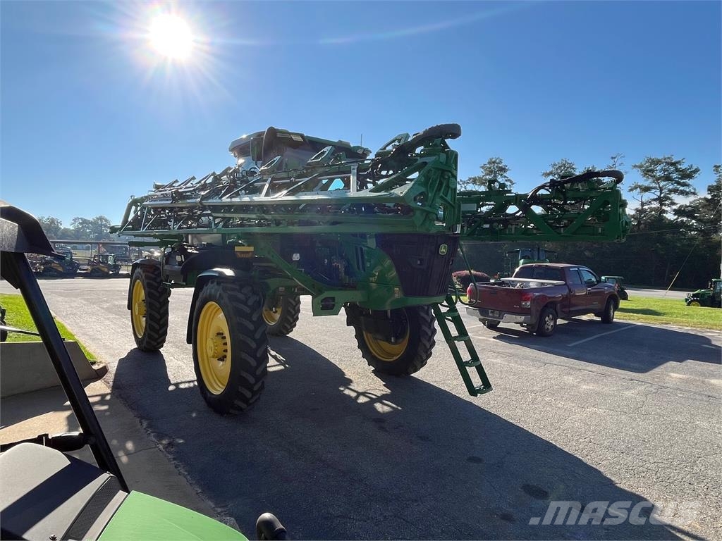 John Deere 410R Trailed sprayers