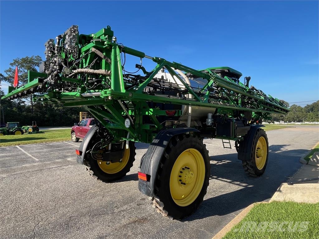 John Deere 410R Trailed sprayers