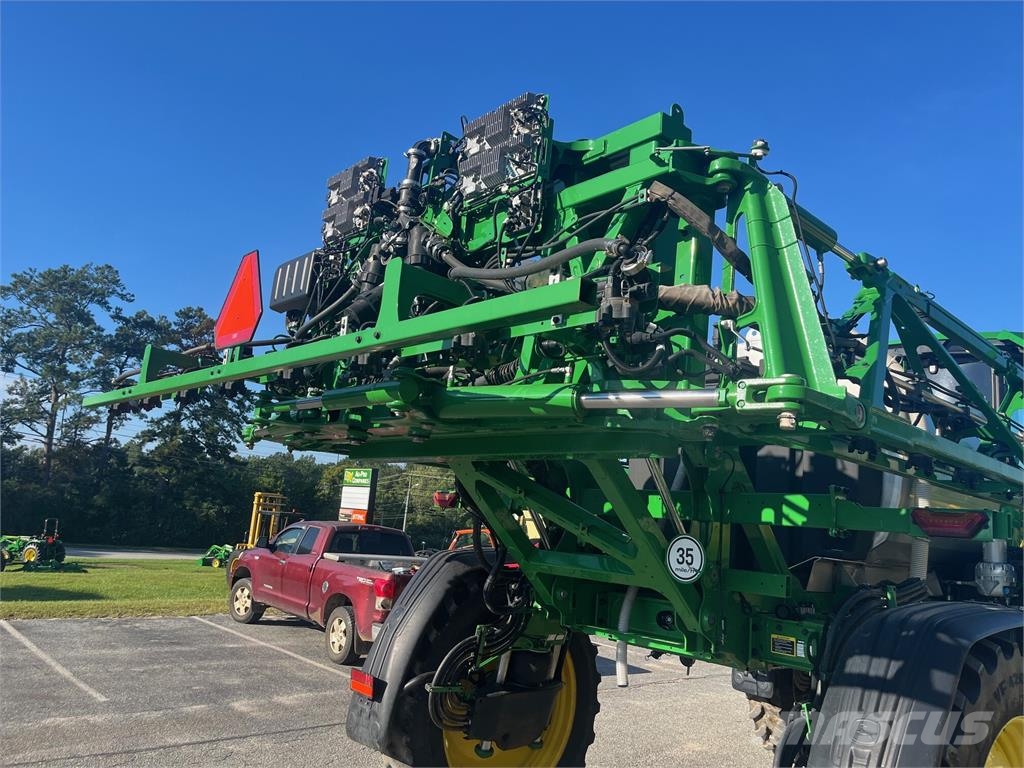 John Deere 410R Trailed sprayers