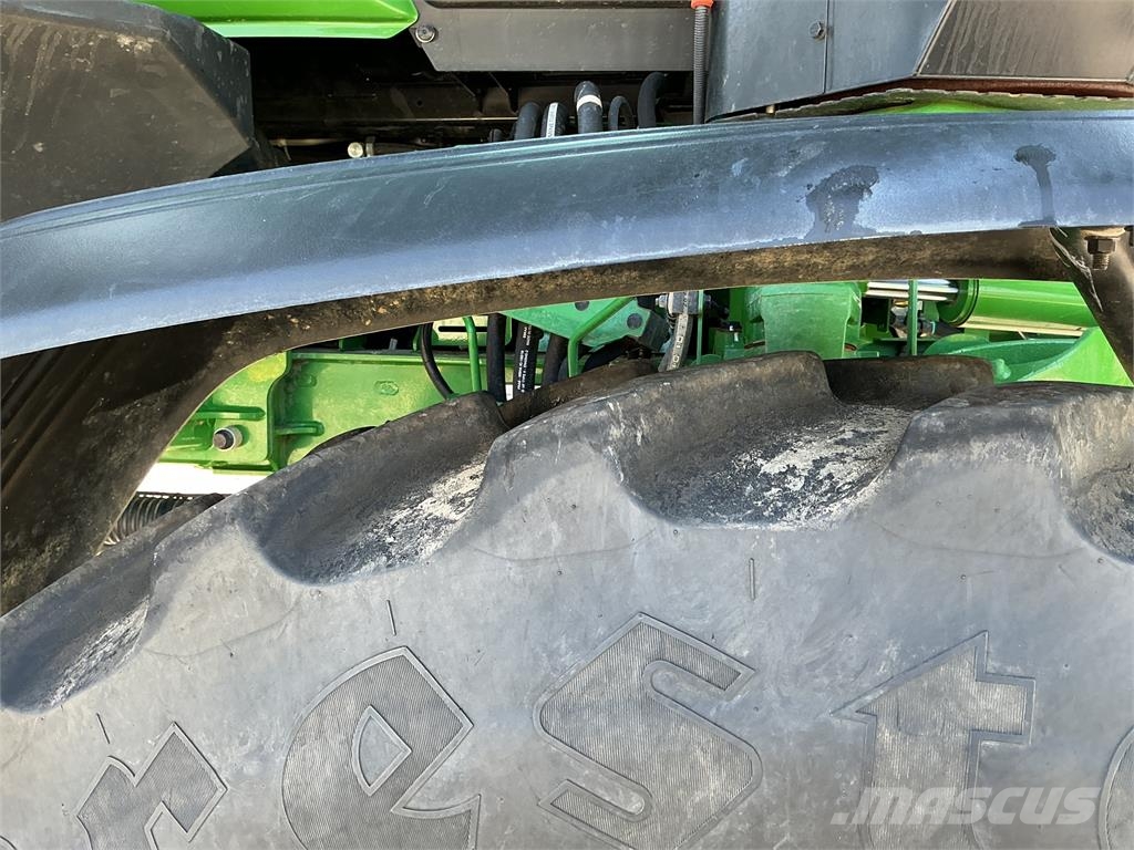 John Deere 412R Ťahané postrekovače