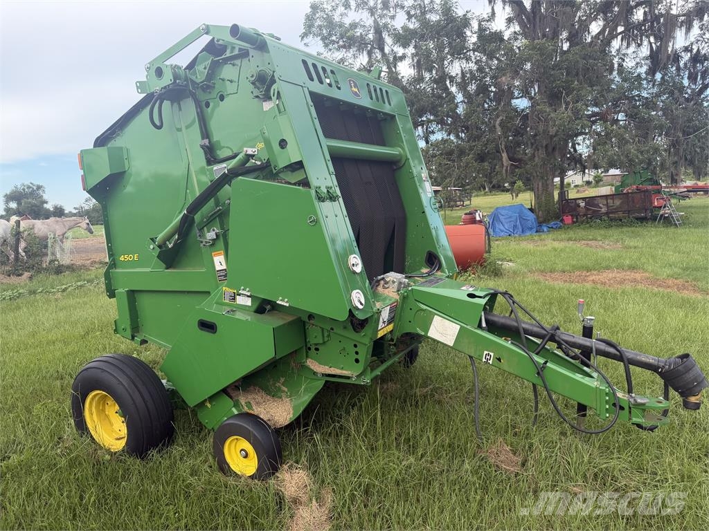 John Deere 450E 圆捆打捆机