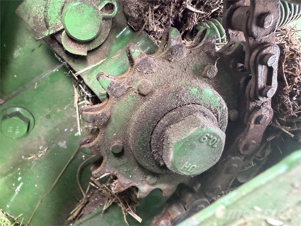 John Deere 450E 圆捆打捆机