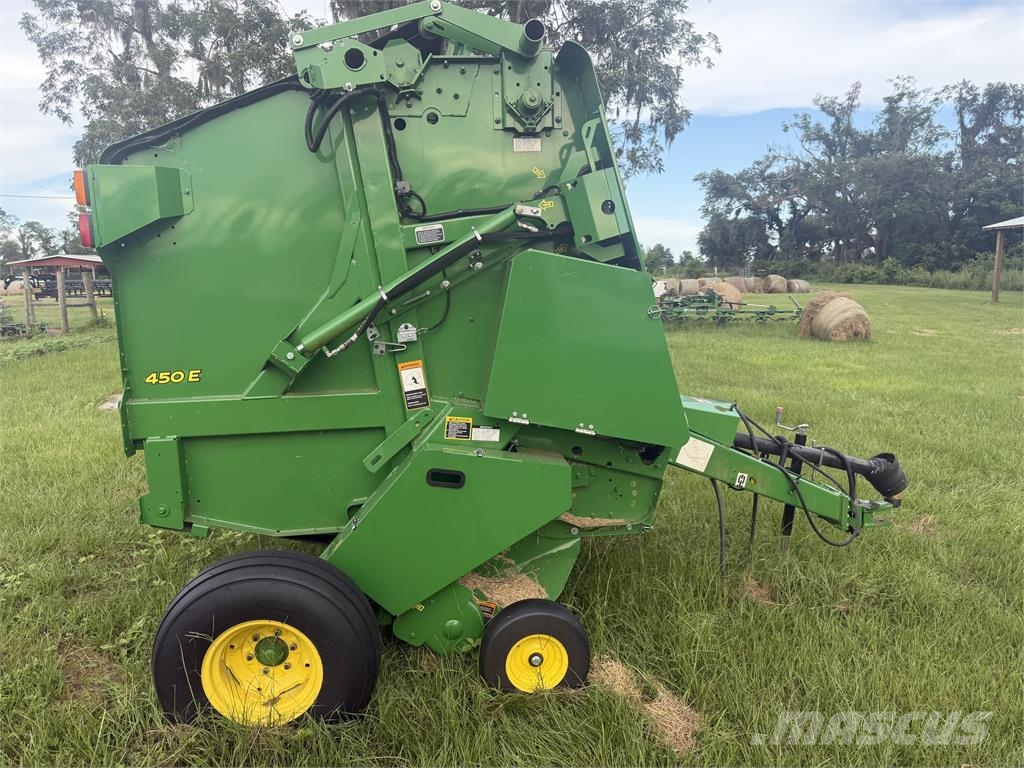 John Deere 450E 圆捆打捆机
