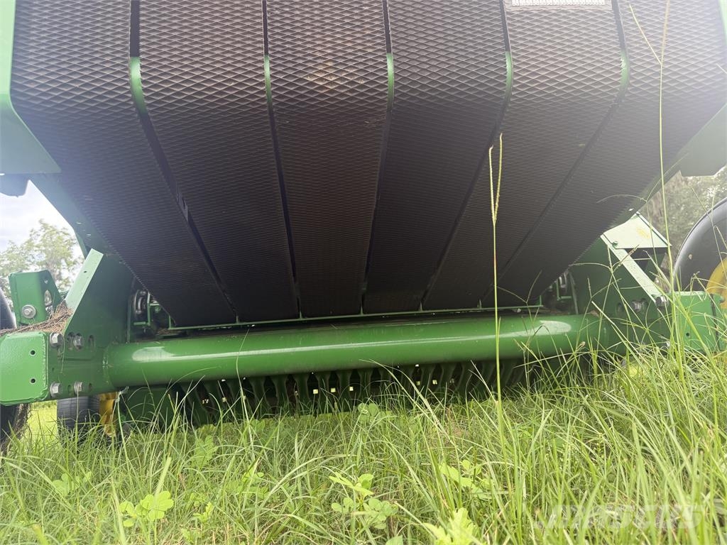 John Deere 450E 圆捆打捆机