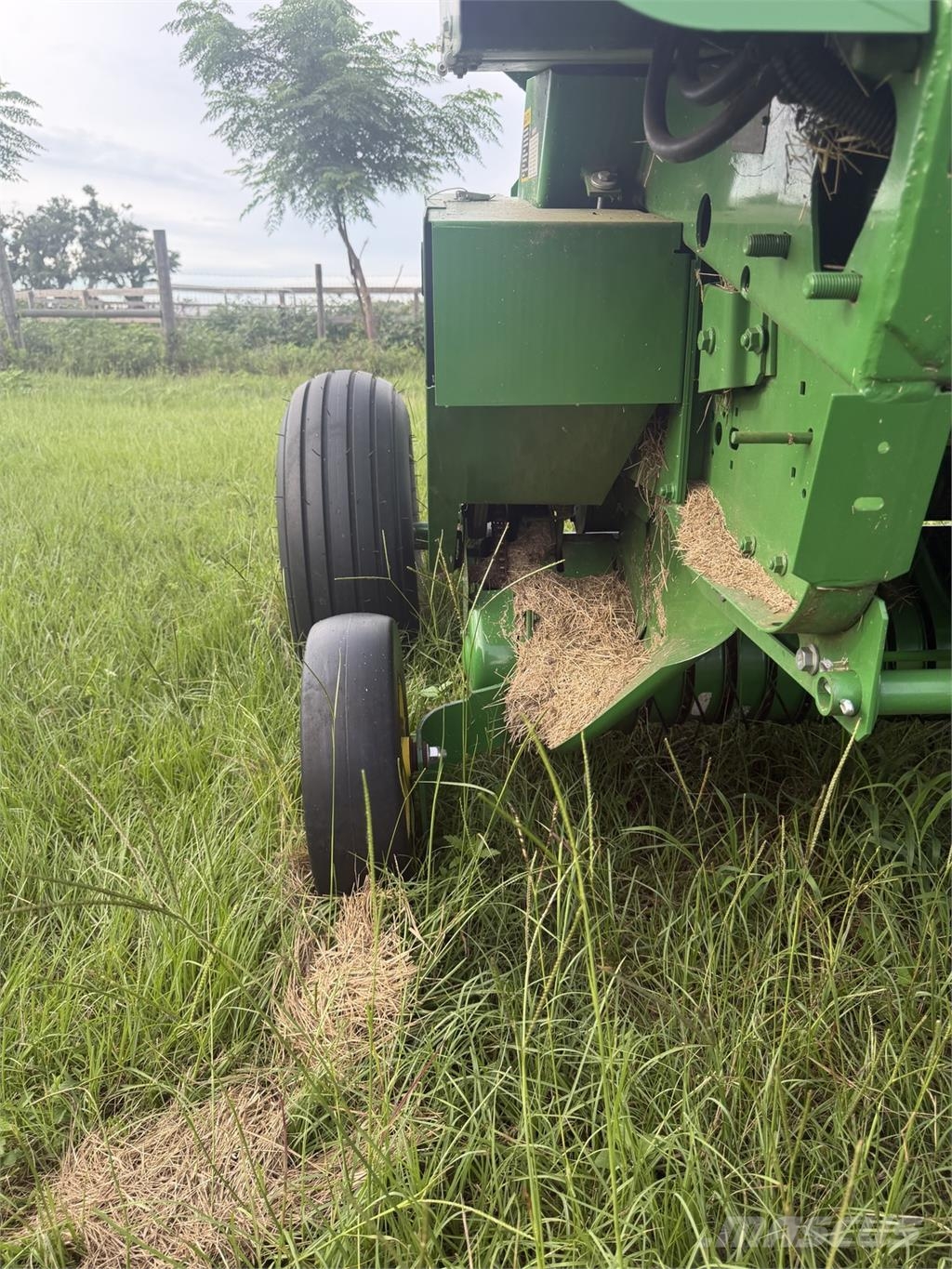 John Deere 450E 圆捆打捆机