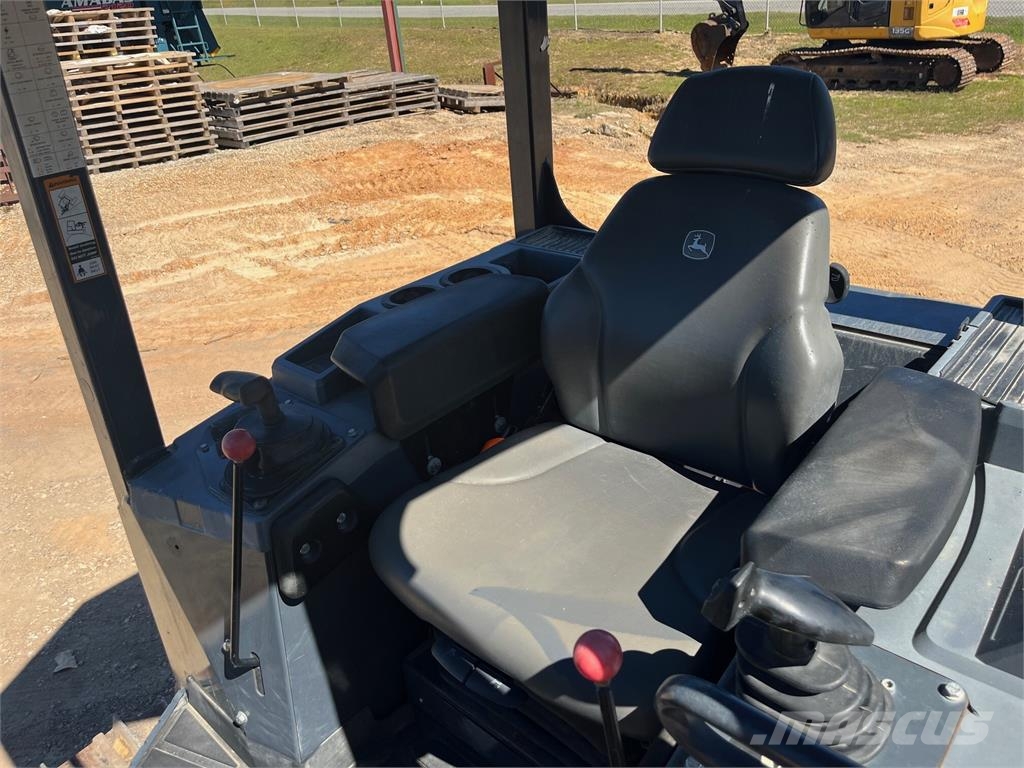 John Deere 450K Vikšriniai buldozeriai
