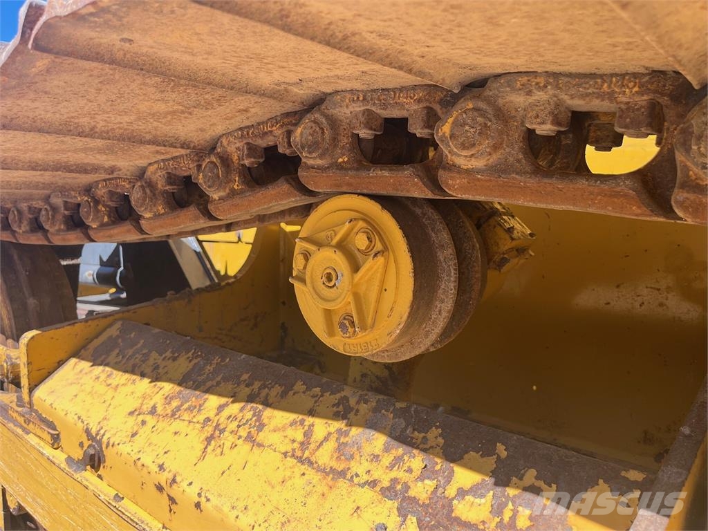 John Deere 450K Vikšriniai buldozeriai