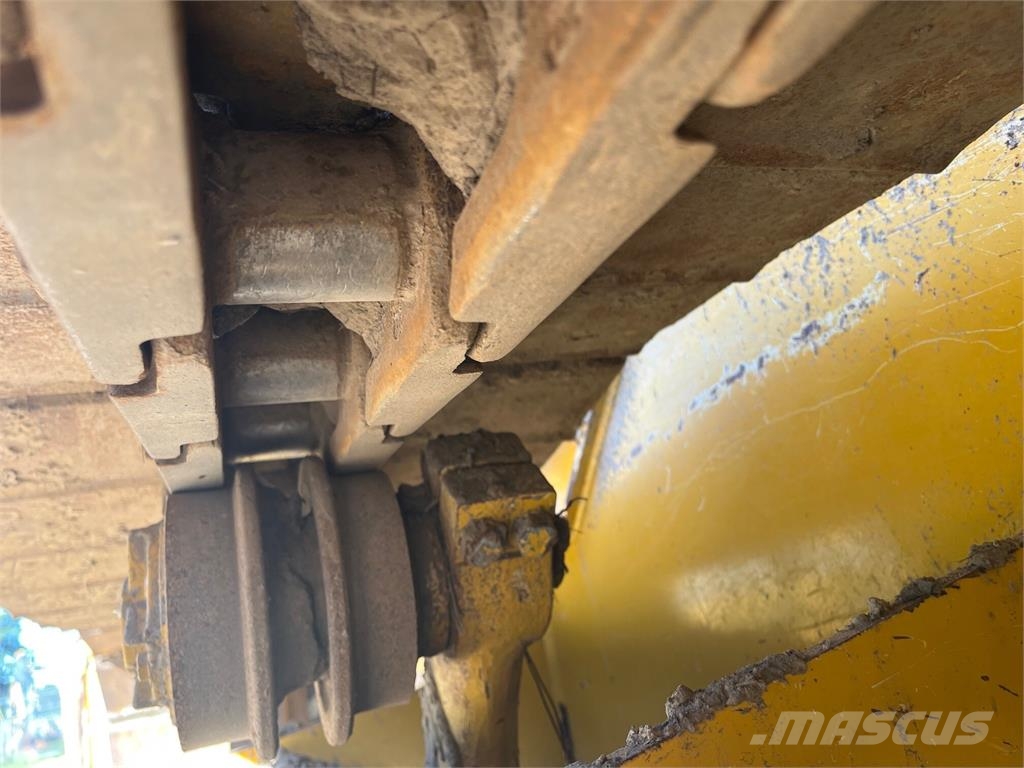 John Deere 450K Pásové dozéry