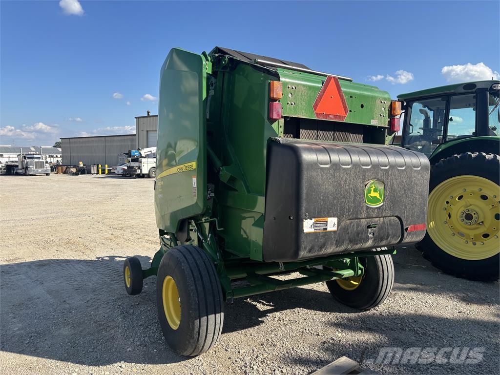 John Deere 450M 원형 곤포기