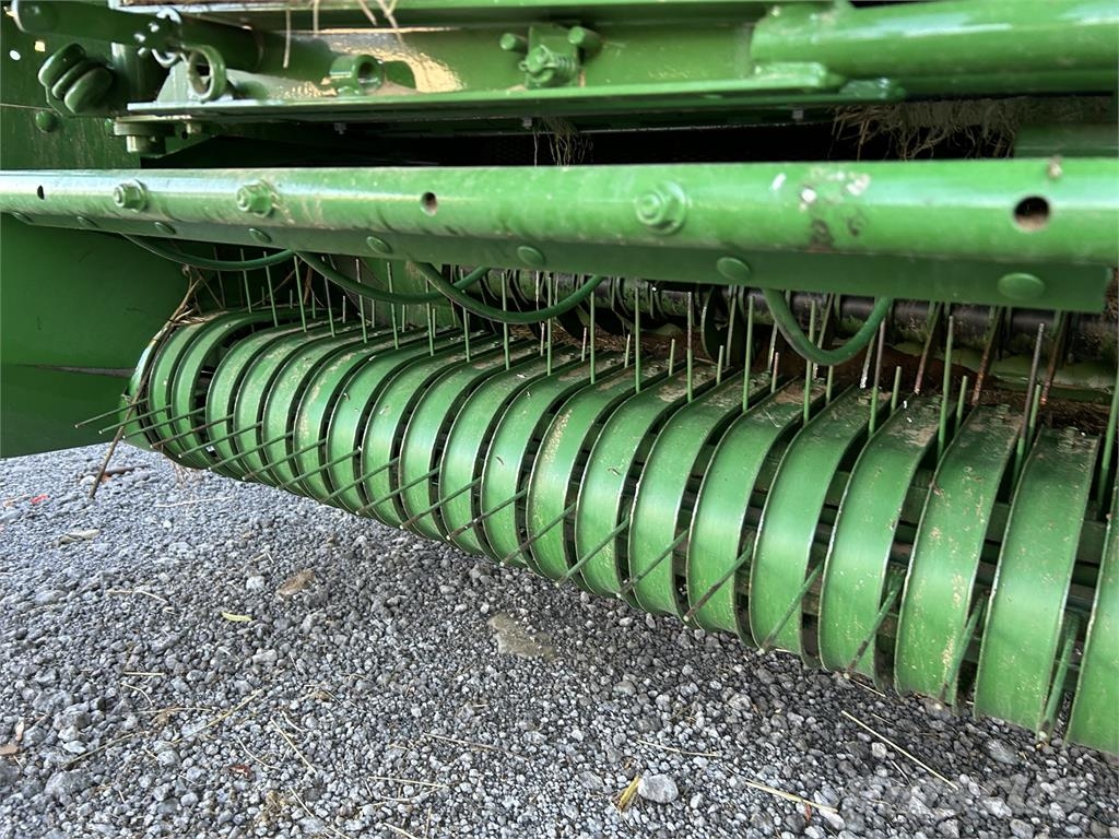 John Deere 451E Pyöröpaalaimet