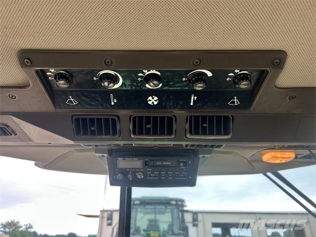 John Deere 4760 Трактори