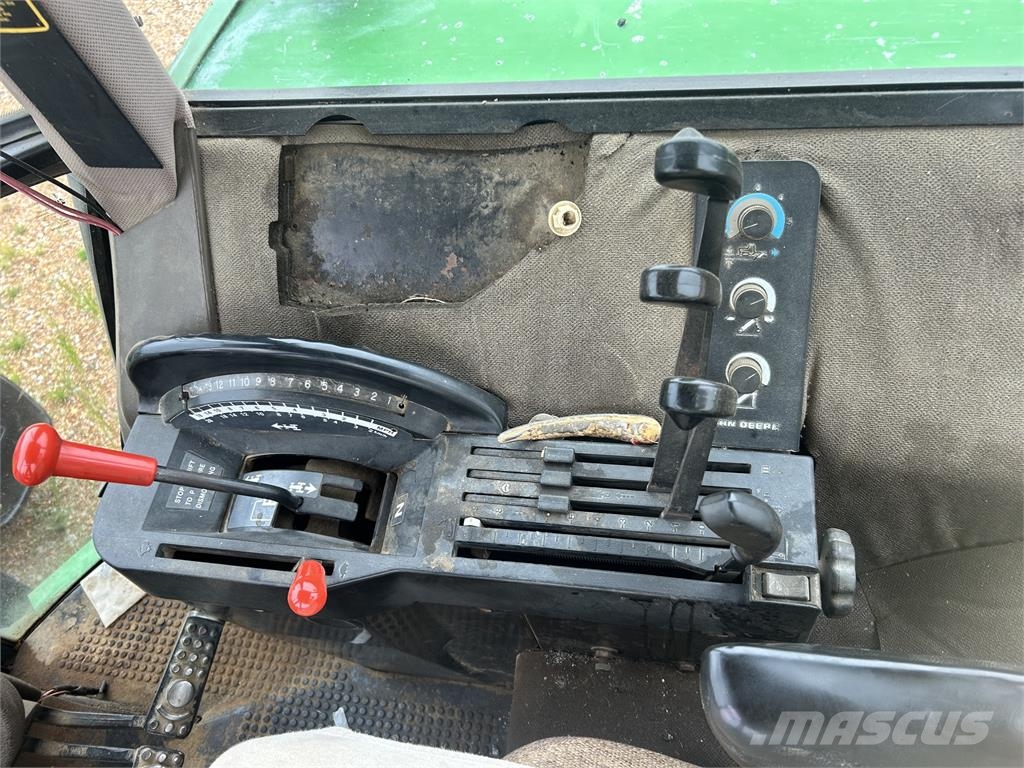 John Deere 4760 Трактори
