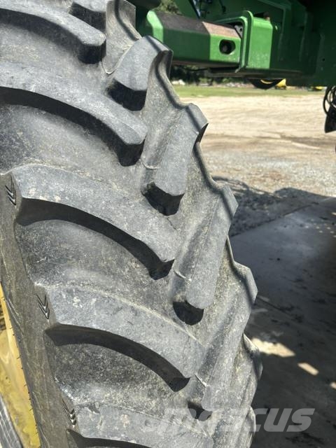 John Deere 4830 牽引型スプレイヤー