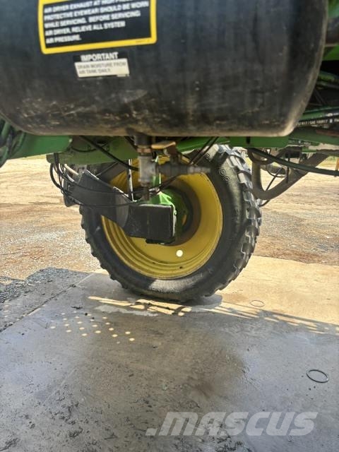 John Deere 4830 牽引型スプレイヤー