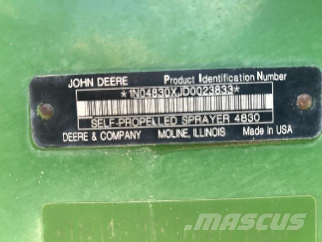 John Deere 4830 牽引型スプレイヤー