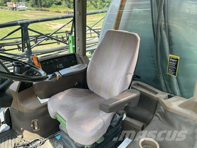 John Deere 4830 牽引型スプレイヤー