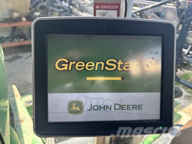 John Deere 4830 牽引型スプレイヤー