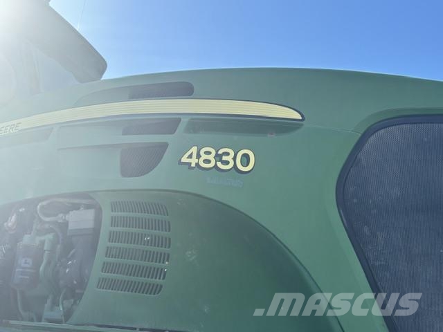 John Deere 4830 牽引型スプレイヤー