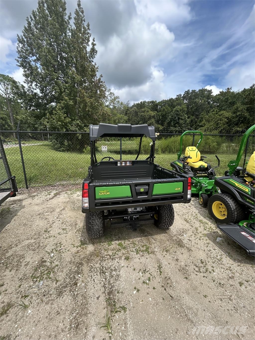 John Deere 4X4 GATOR HPX Pomoćni strojevi