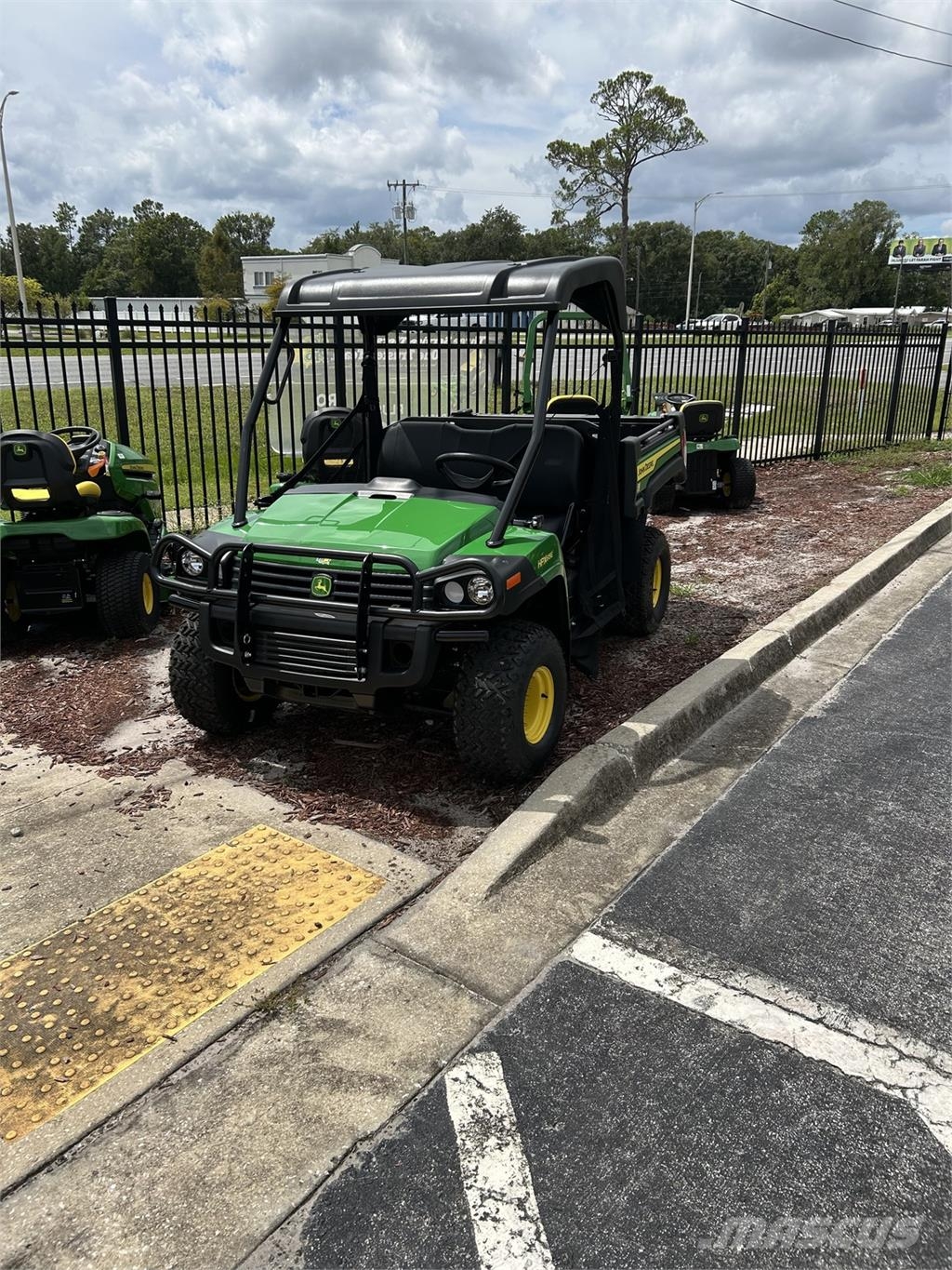 John Deere 4X4 GATOR HPX Pomoćni strojevi