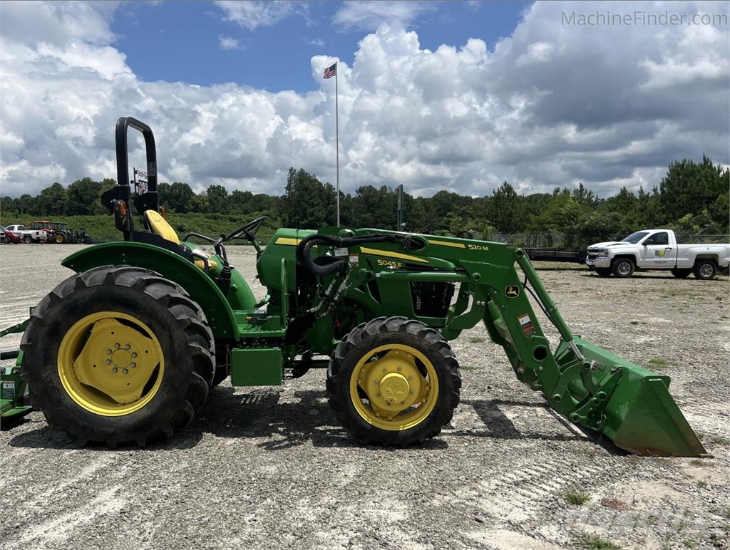 John Deere 5045E جرارات مدمجة