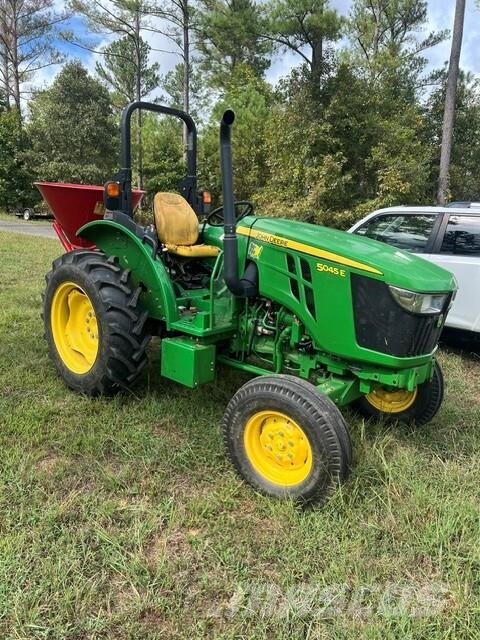 John Deere 5045E الجرارات