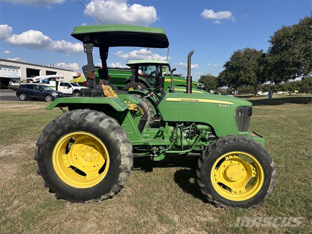 John Deere 5045E Traktorji
