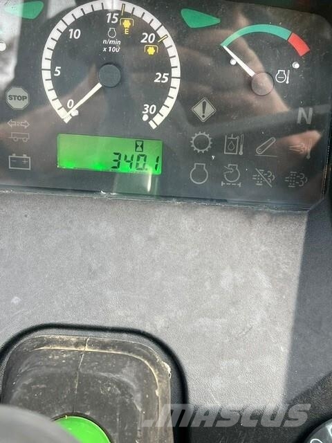 John Deere 5045E الجرارات