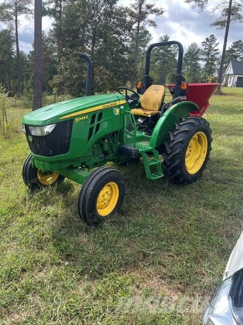 John Deere 5045E الجرارات