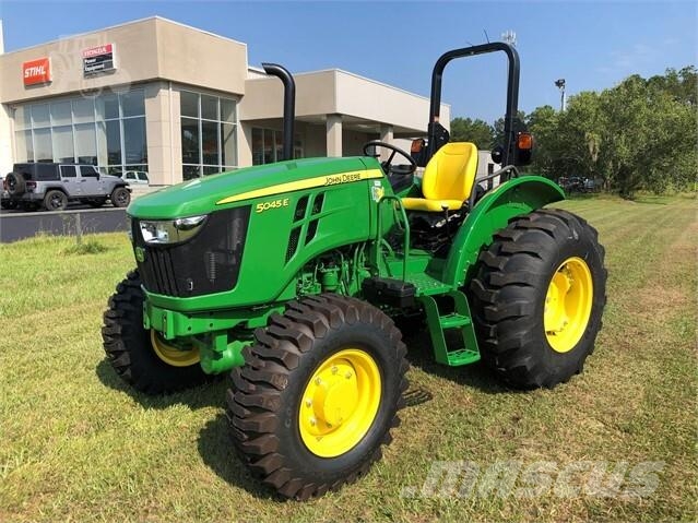 John Deere 5045E Трактори