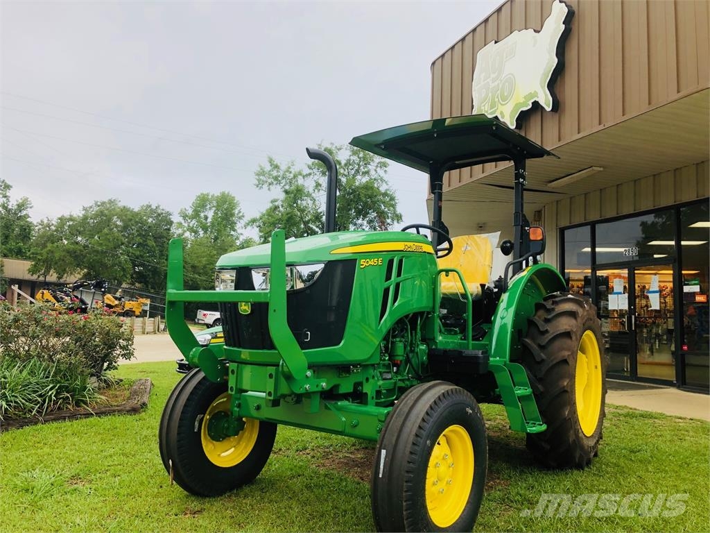 John Deere 5045E Трактори