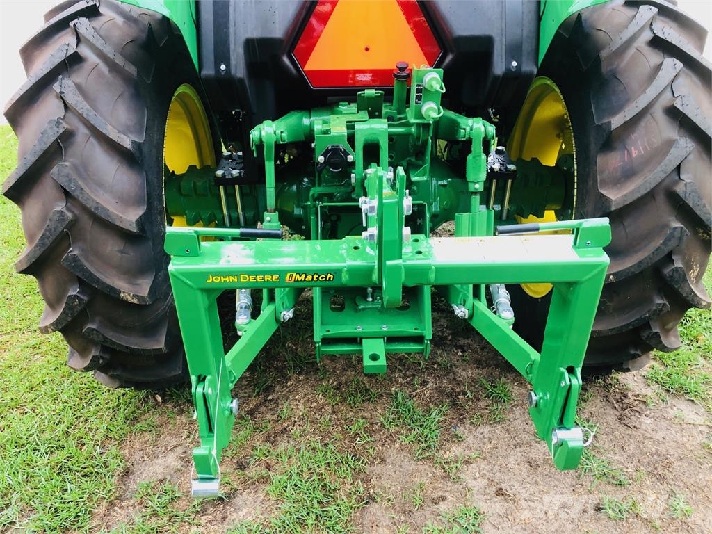John Deere 5045E Трактори