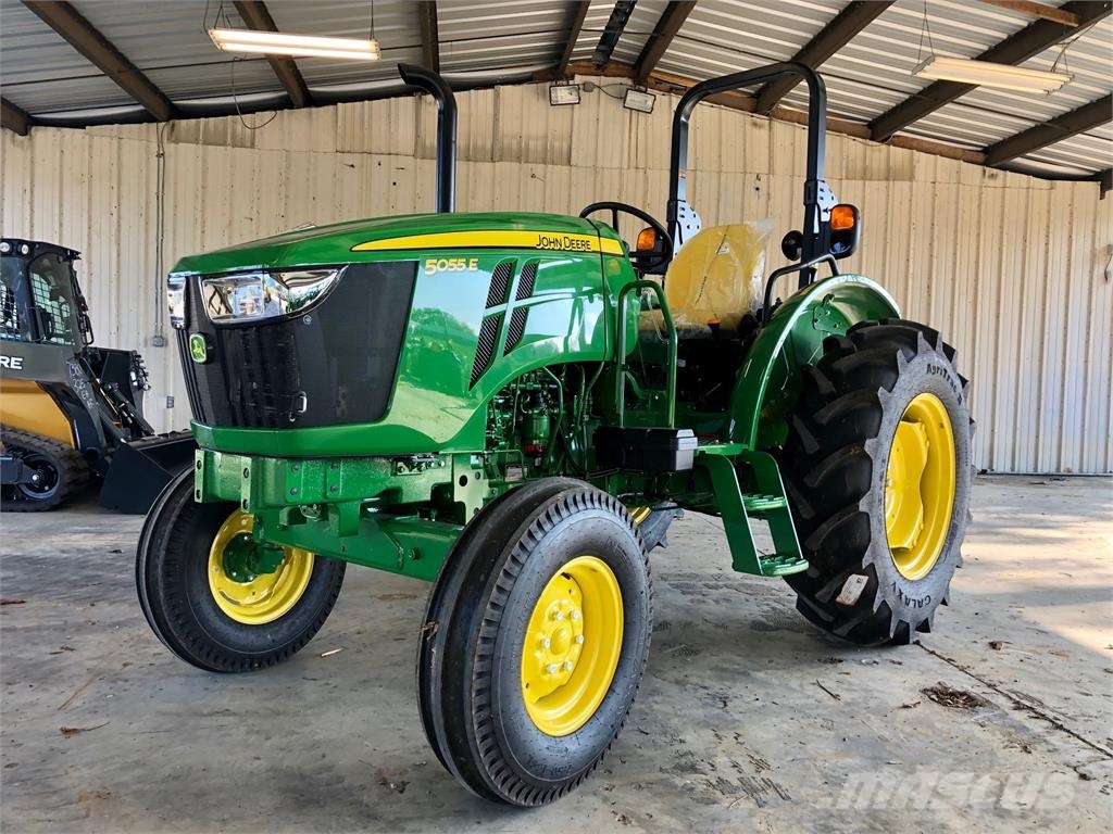 John Deere 5045E Трактори
