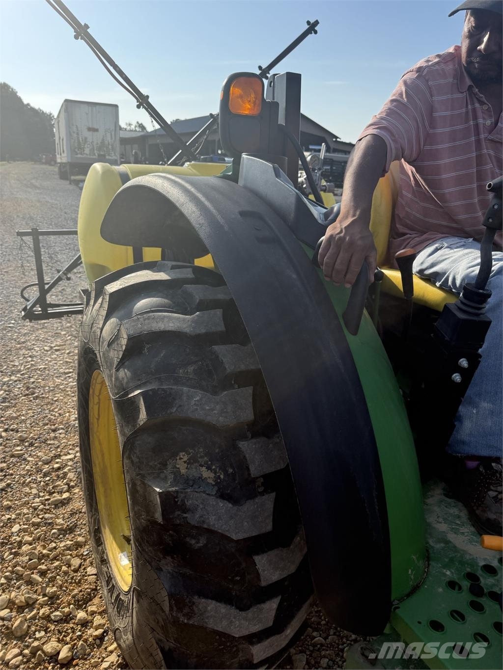 John Deere 5050E جرارات مدمجة