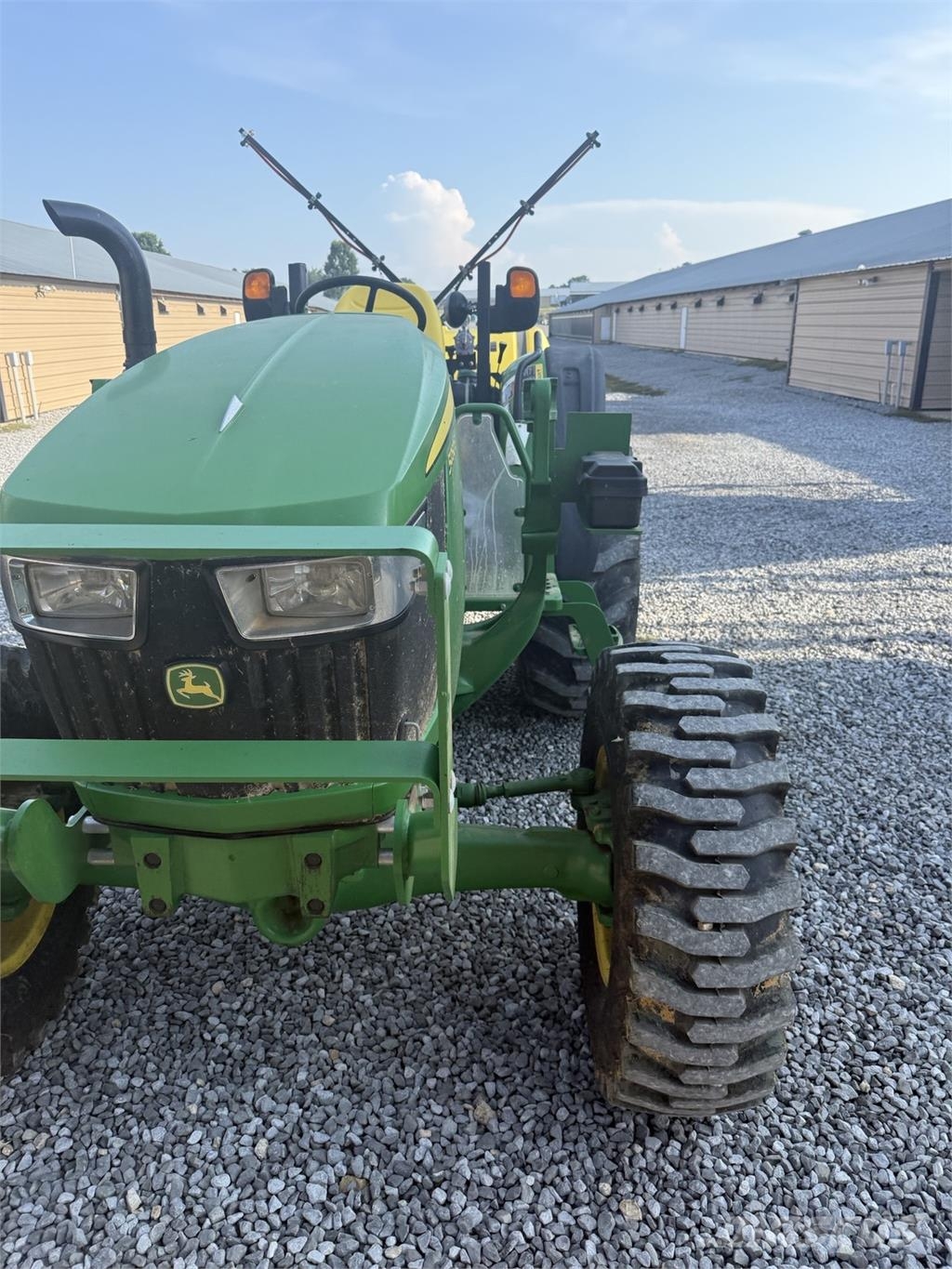 John Deere 5050E جرارات مدمجة