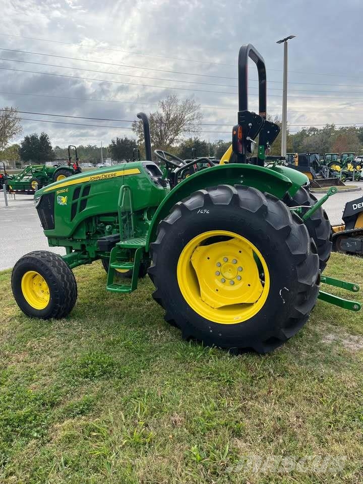 John Deere 5050E الجرارات