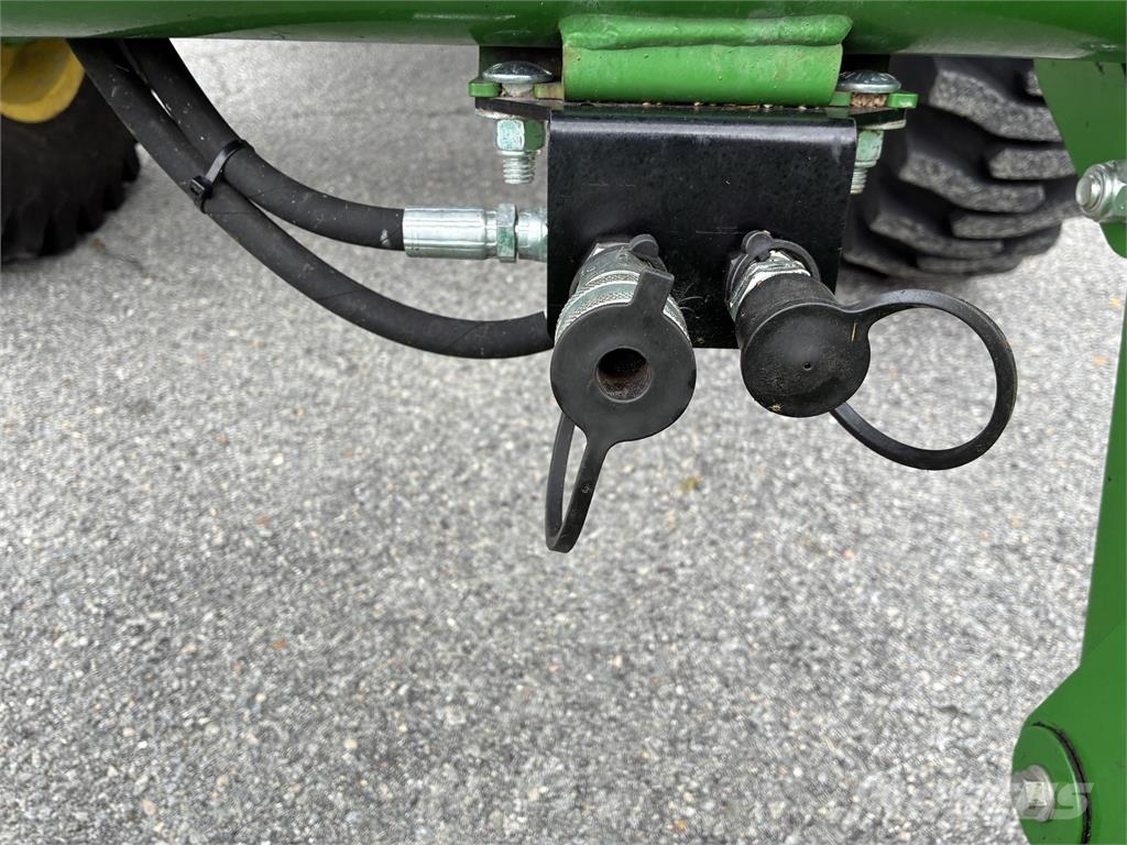John Deere 5055E Tractors