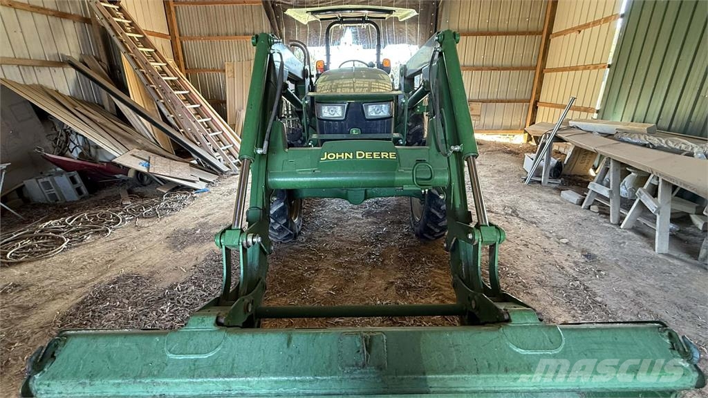 John Deere 5055E トラクター