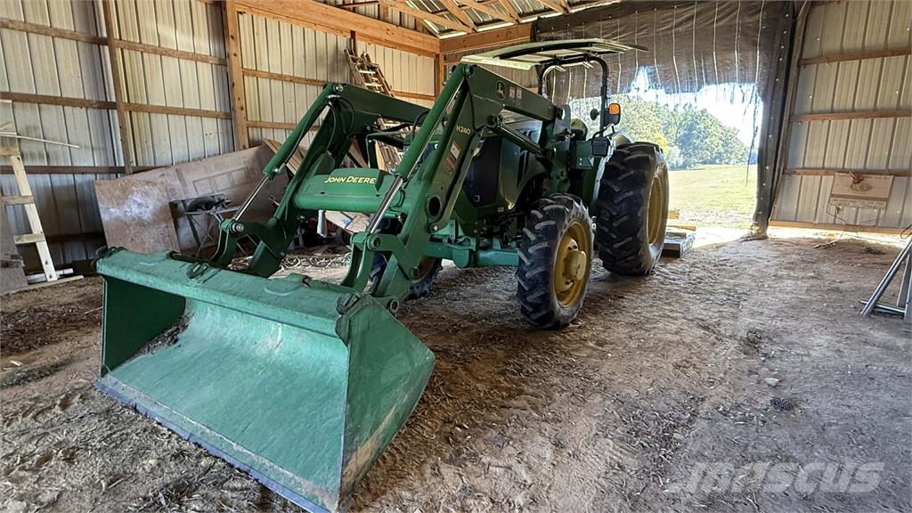 John Deere 5055E トラクター