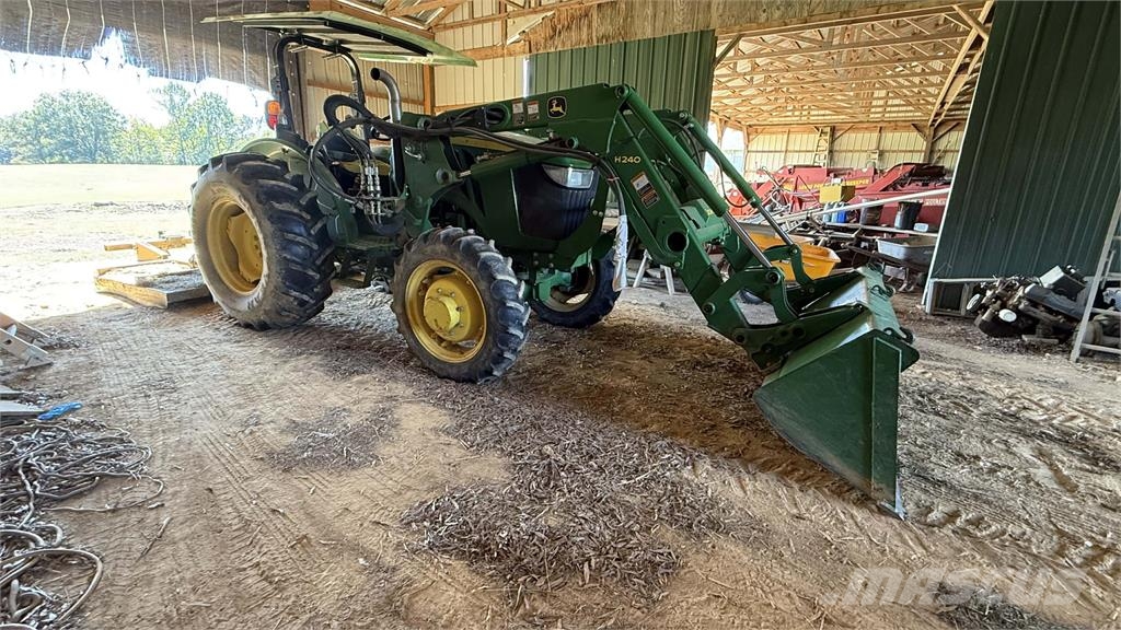 John Deere 5055E トラクター